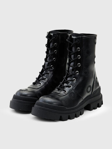 Boots with floral embroidery - 3