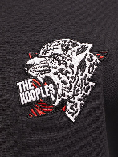 Black T-shirt with contrasting embroidery - 4