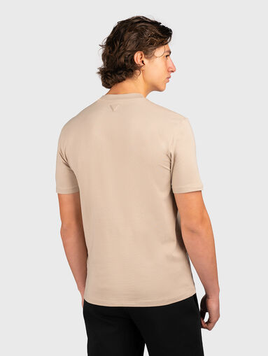 ALPHY beige T-shirt with logo accent - 3