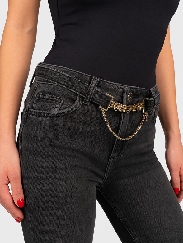 Jeans with wide leg and accent chain - 4
