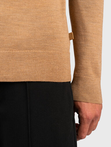 Wool sweater with oval neckline - 4