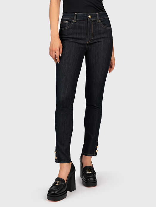 Button accent jeans