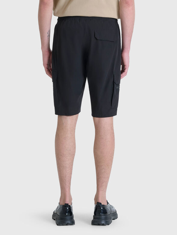 Sports shorts with accent pockets - 1