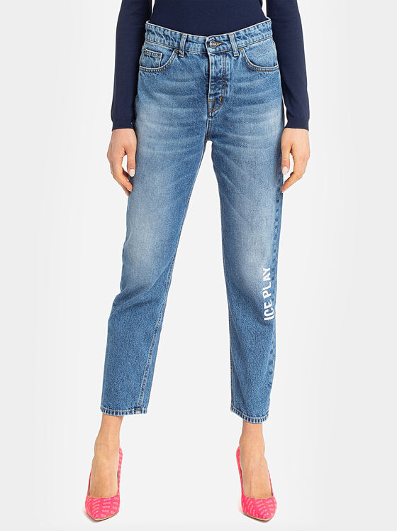 Shortened straight jeans with logo print - 1