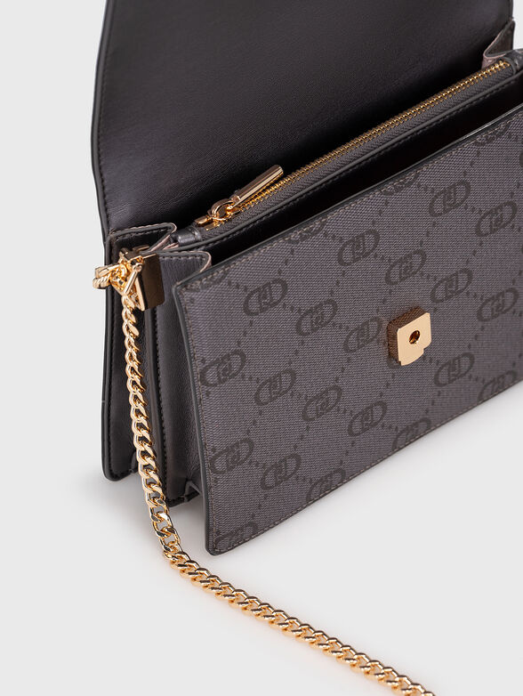 Small crossbody bag with plush accessory - 6