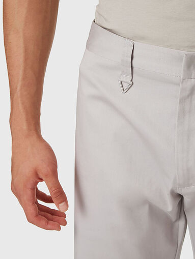 Grey cargo pants with logo detail - 3