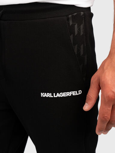 Black sports trousers with contrast logo - 3