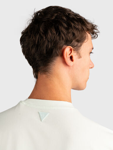 ALPHY beige T-shirt with logo accent - 4