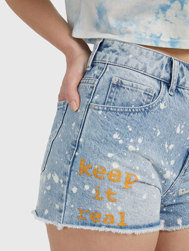 High-waisted denim shorts - 3