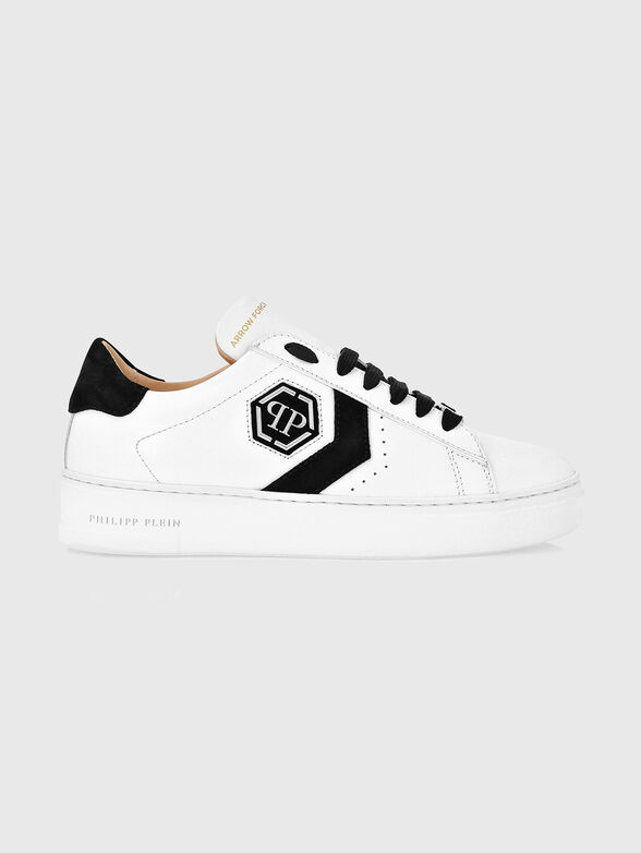 Sports shoes with logo - 1