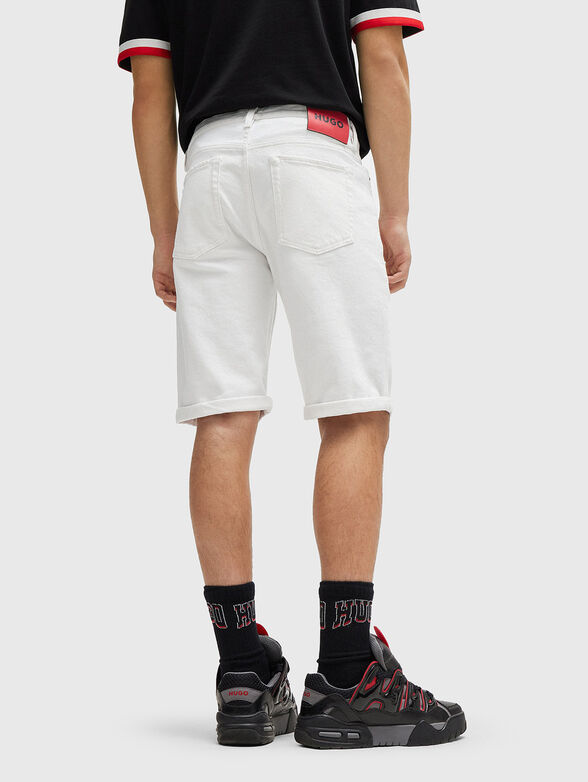 White shorts with contrast logo patch - 2
