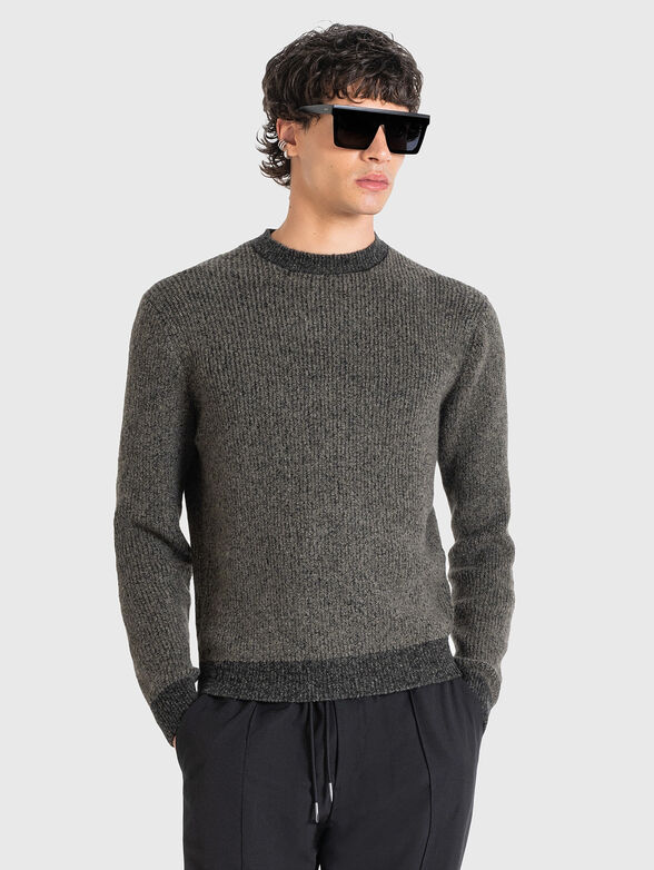 Sweater with contrast cuffs - 0