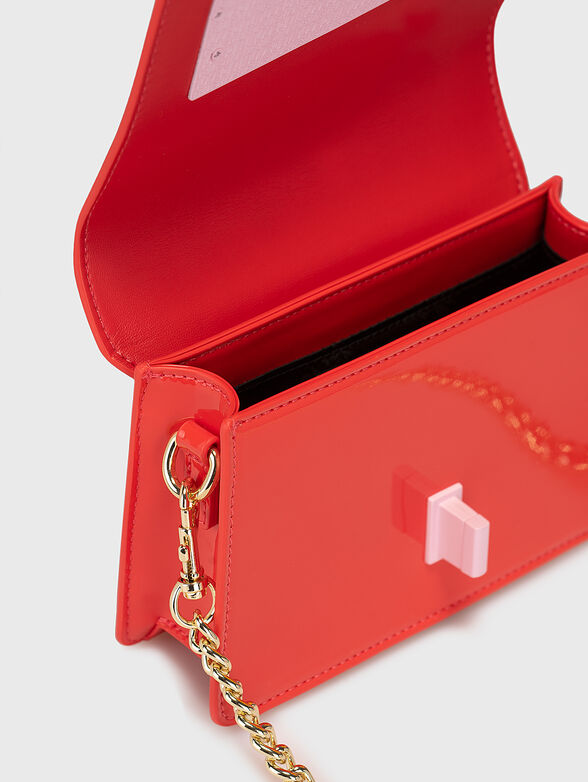 Red bag with logo accent - 6