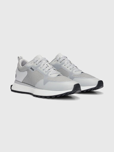 Sports shoes with gold logo accent - 3