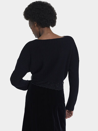 Black cropped sweater with accent hem - 3