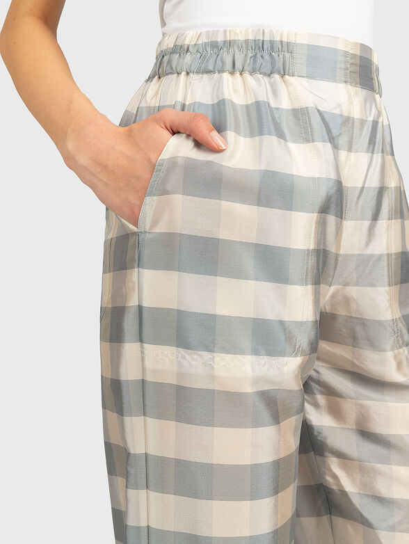 Pants with a checkered print - 1