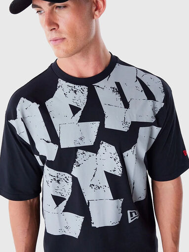 T-shirt with an accent print - 3